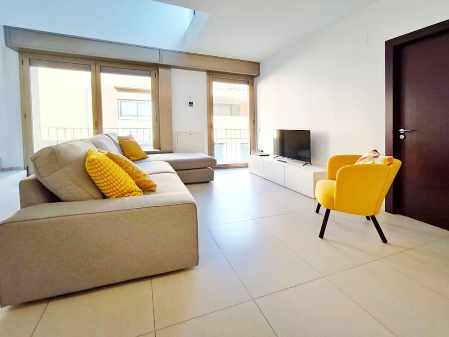 Moderno Apartamento Duplex En Terrassa Centro Екстериор снимка